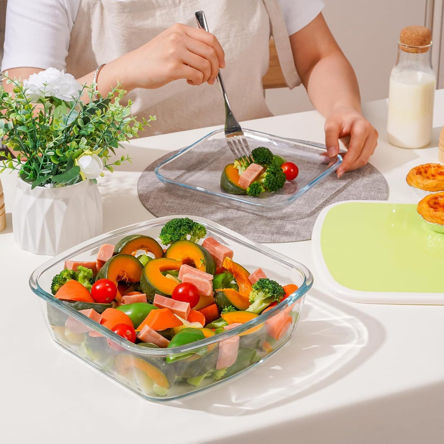 NUTRIUPS Glass Baking Dish with BPA Free Lids, Square Baking Pan, Glass Casserole Dish for Oven Dishwasher Safe, Baking Pan for Lasagna, Risotto (Yellow White Contrast, 2.6L)