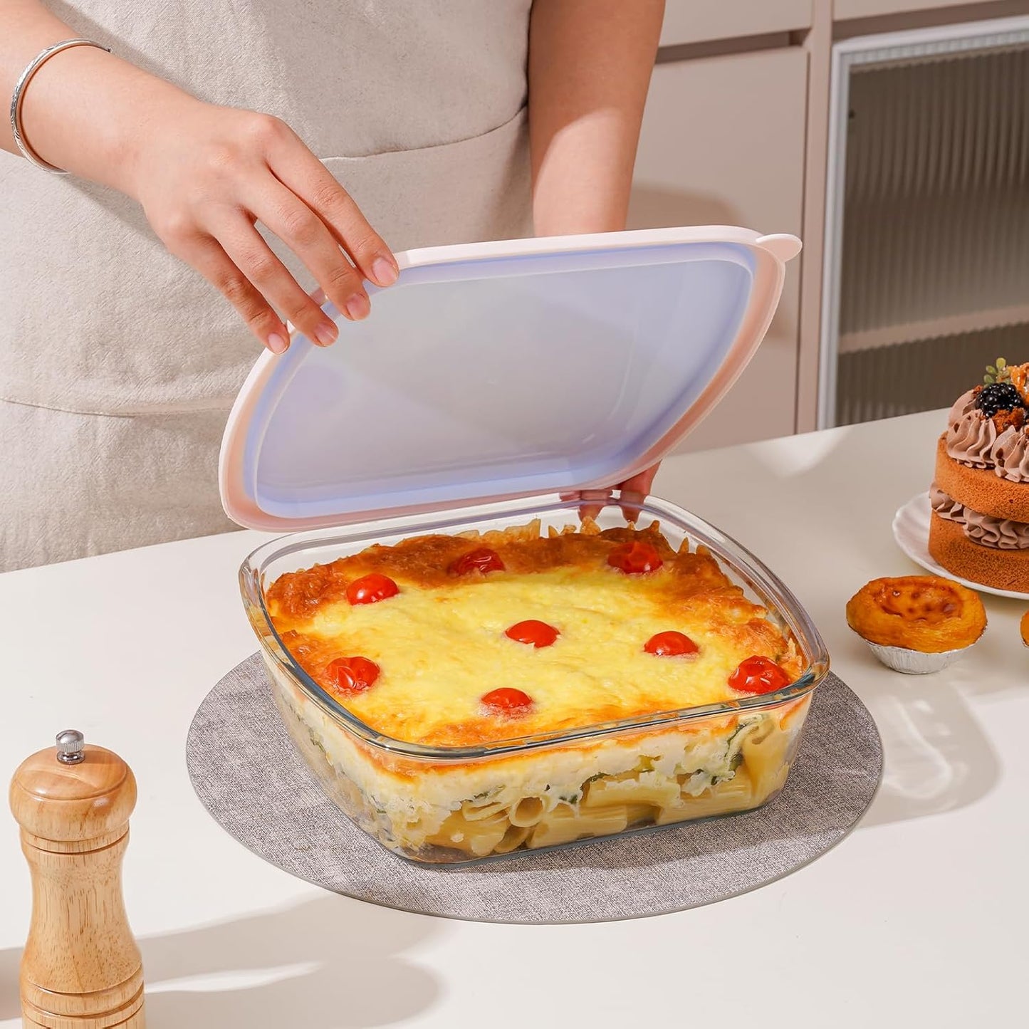 NUTRIUPS Glass Baking Dish with BPA Free Lids, Square Baking Pan, Glass Casserole Dish for Oven Dishwasher Safe, Baking Pan for Lasagna, Risotto (Blue White Contrast, 2 Pack, 2.6L)