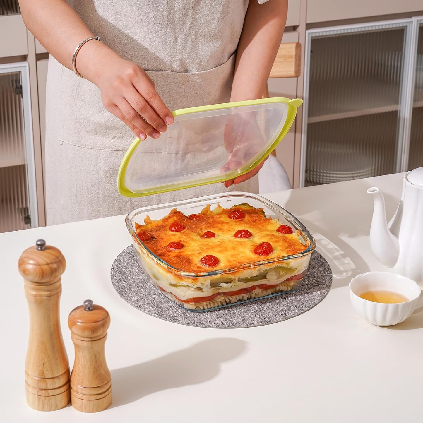 NUTRIUPS 2 Pack 9 x 9 Glass Baking Dish with Lid, 9 x 9 Baking Pan, 2.75QT LARGE and DEEP Baking Dish for Oven (Yellow, 2 Pack, 2.6L)