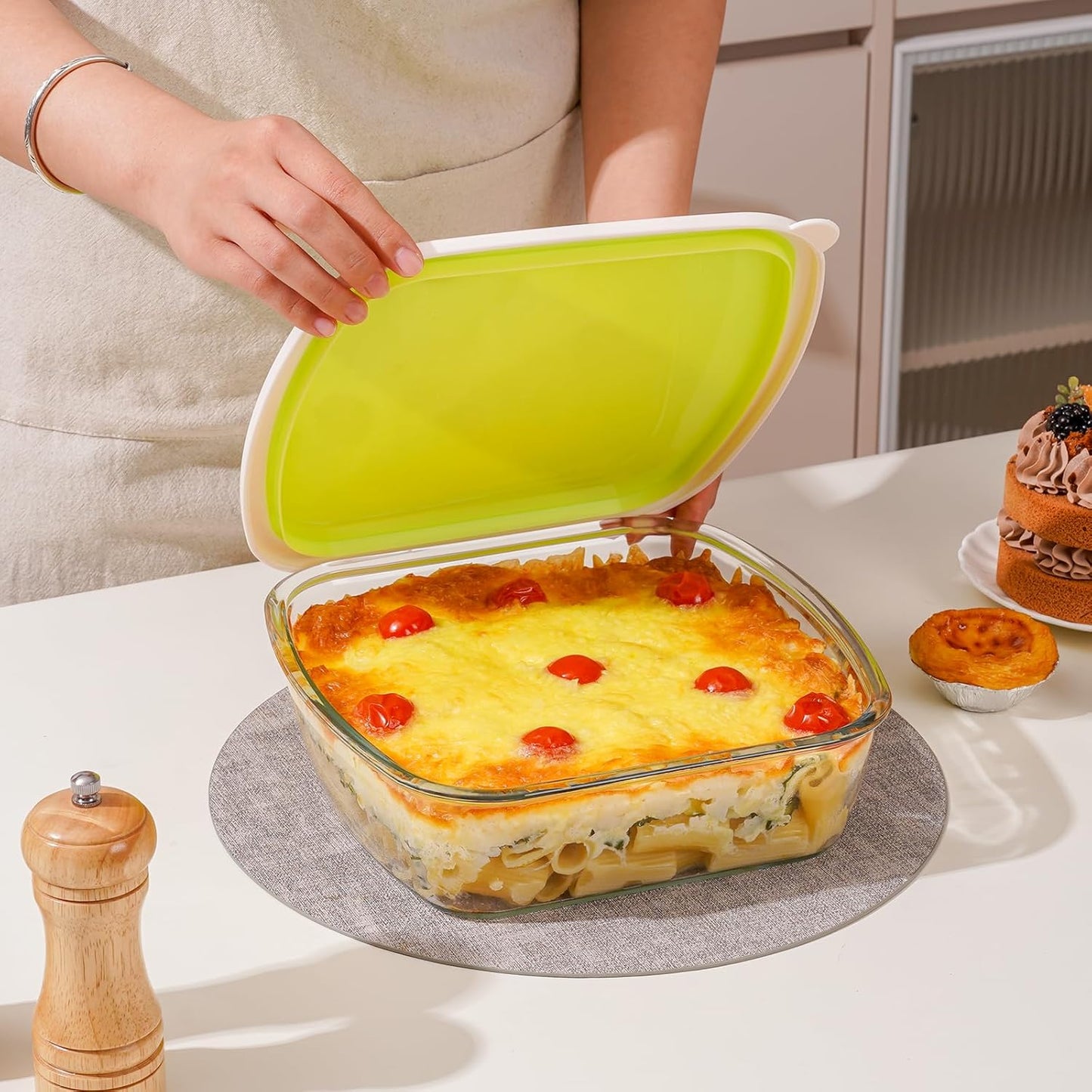 NUTRIUPS Glass Baking Dish with BPA Free Lids, Square Baking Pan, Glass Casserole Dish for Oven Dishwasher Safe, Baking Pan for Lasagna, Risotto (Yellow White Contrast, 2.6L)