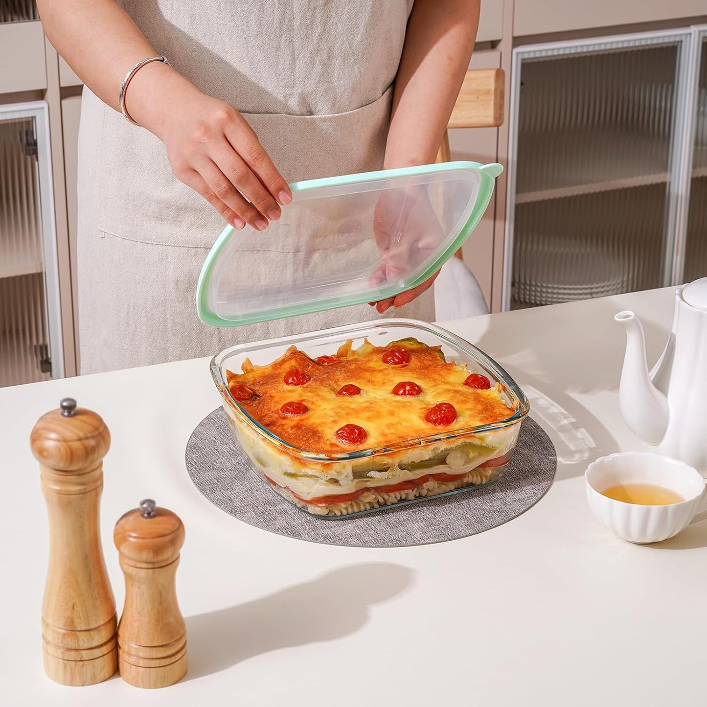 NUTRIUPS 9 x 9 Glass Baking Dish with Lid, 9 x 9 Baking Pan, 2.75QT LARGE and DEEP Baking Dish for Oven (Green, 2.6L)